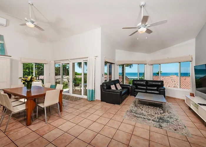 Beautiful 3 Bedroom With Ocean Views *