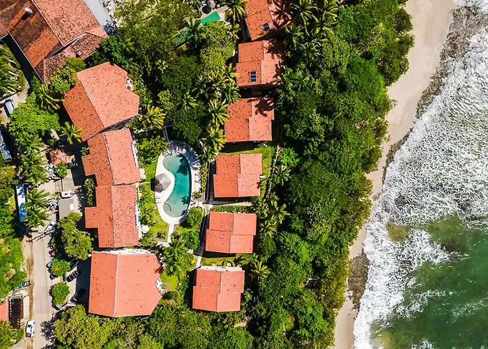 Beautiful 3 Bedroom With Ocean Views *